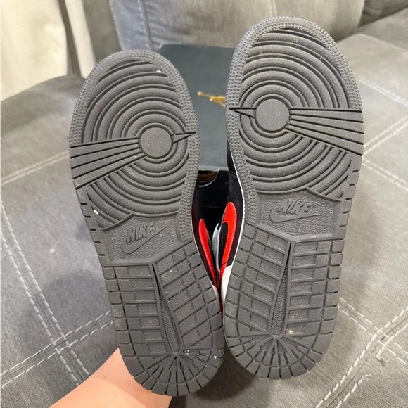 Air Jordan 1 Mid Black Chile Red GS 4.5Y – Good Condition – Box Included - Picture 3 of 6